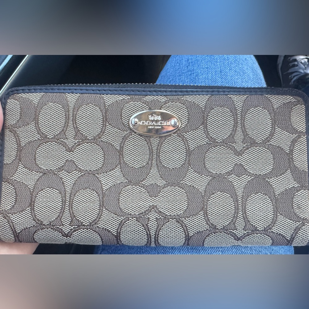 Coach Signature Tan and Black Wallet-EUC